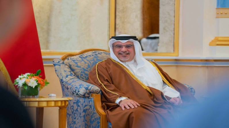 ولي عهد البحرين يبدأ إصلاحات اقتصادية بإبعاد مستشار آل خليفة المالي عن الصندوق السيادي